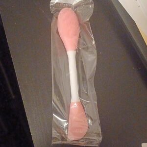 Dual-Sided Pink Exfoliating Brush